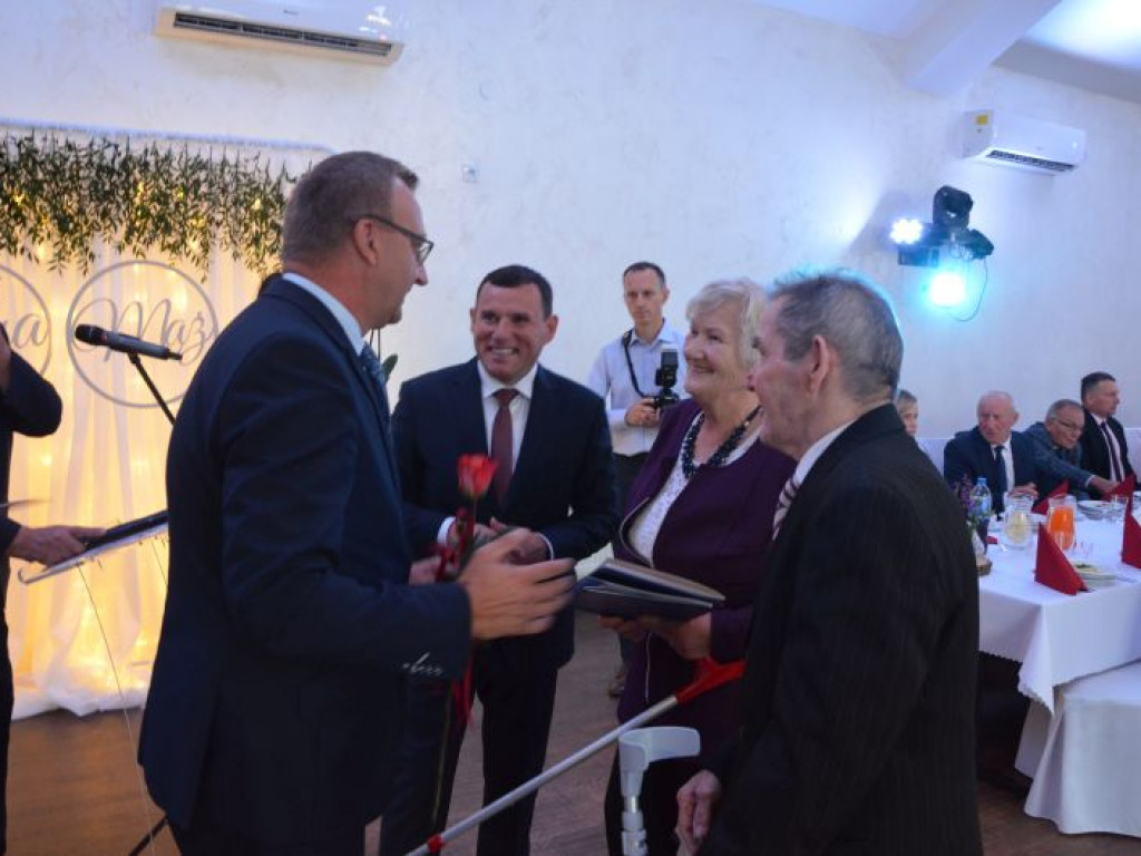 Blisko 50 par małżeńskich z gminy Klimontów otrzymało medale nadane przez Prezydenta RP [zdjęcia]
