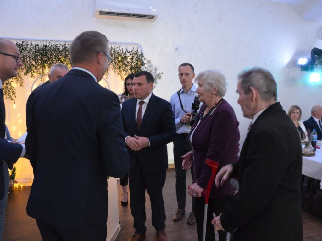 Blisko 50 par małżeńskich z gminy Klimontów otrzymało medale nadane przez Prezydenta RP [zdjęcia]