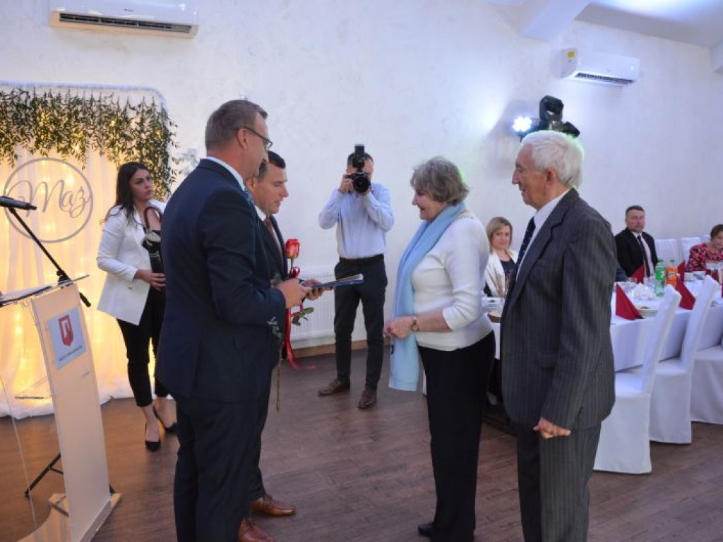 Blisko 50 par małżeńskich z gminy Klimontów otrzymało medale nadane przez Prezydenta RP [zdjęcia]