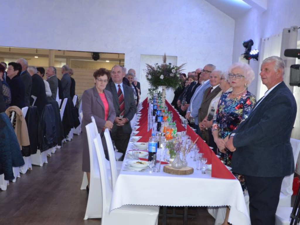 Blisko 50 par małżeńskich z gminy Klimontów otrzymało medale nadane przez Prezydenta RP [zdjęcia]