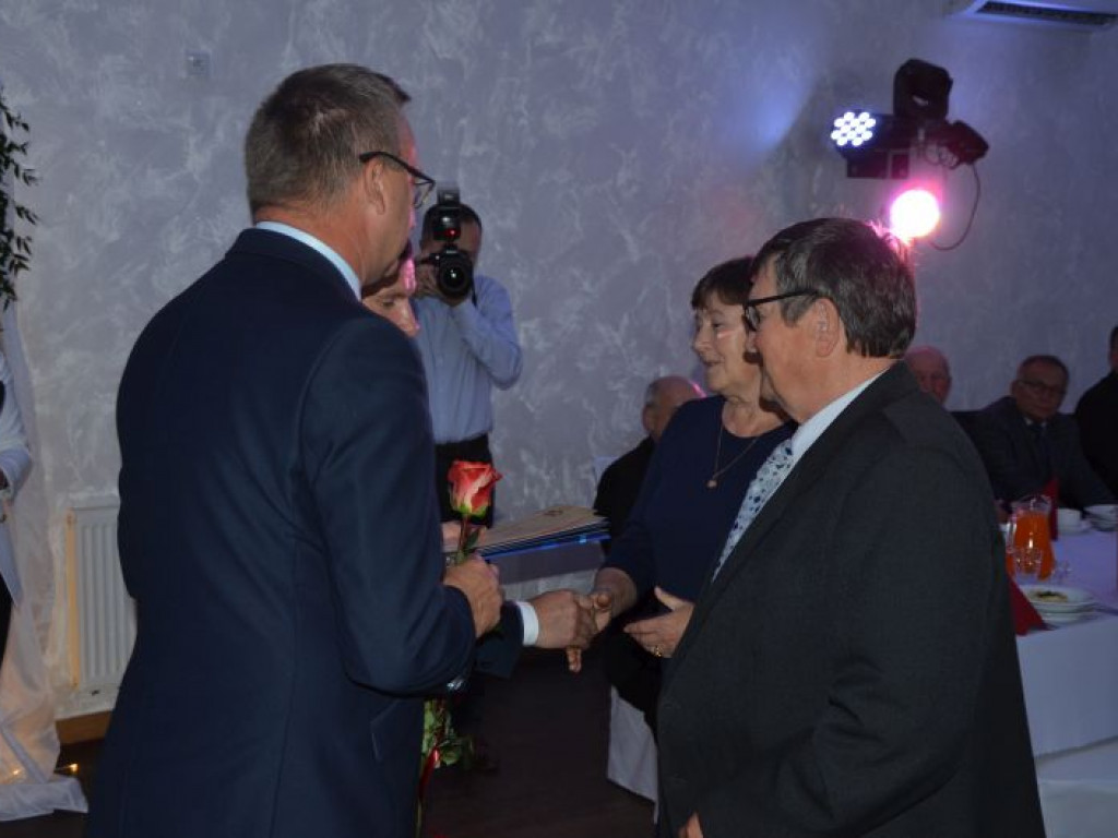 Blisko 50 par małżeńskich z gminy Klimontów otrzymało medale nadane przez Prezydenta RP [zdjęcia]