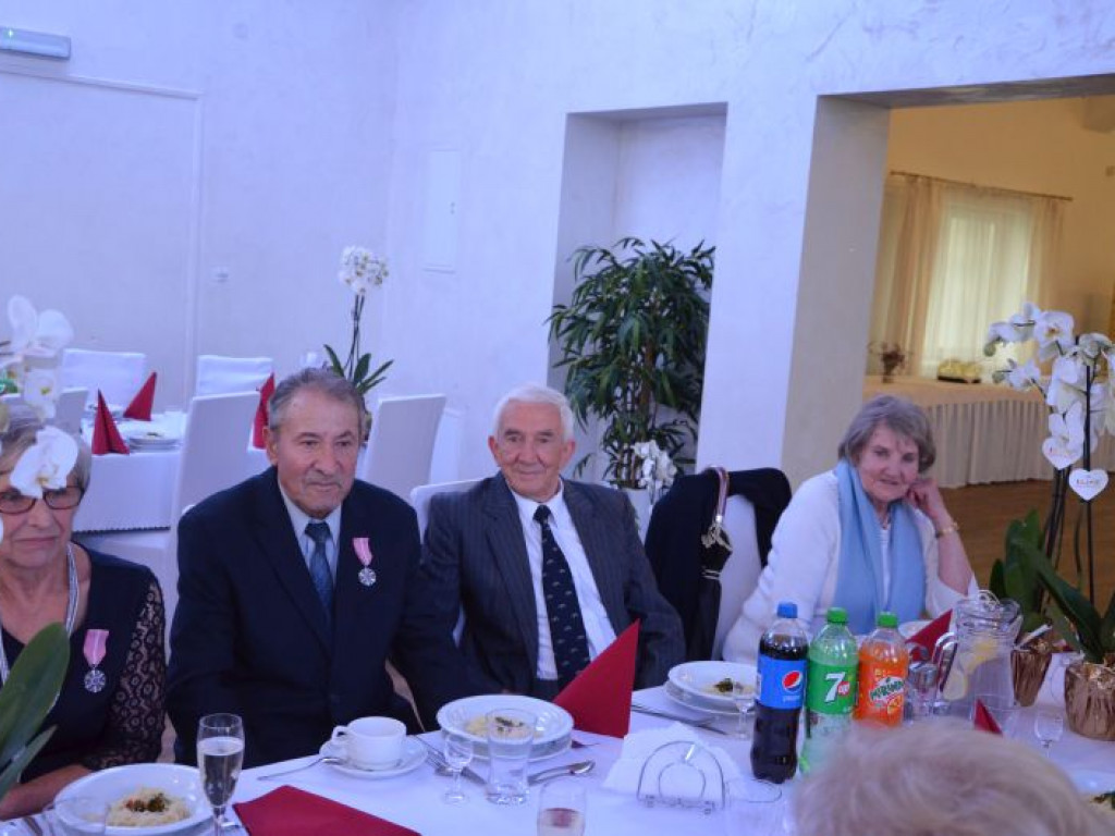 Blisko 50 par małżeńskich z gminy Klimontów otrzymało medale nadane przez Prezydenta RP [zdjęcia]