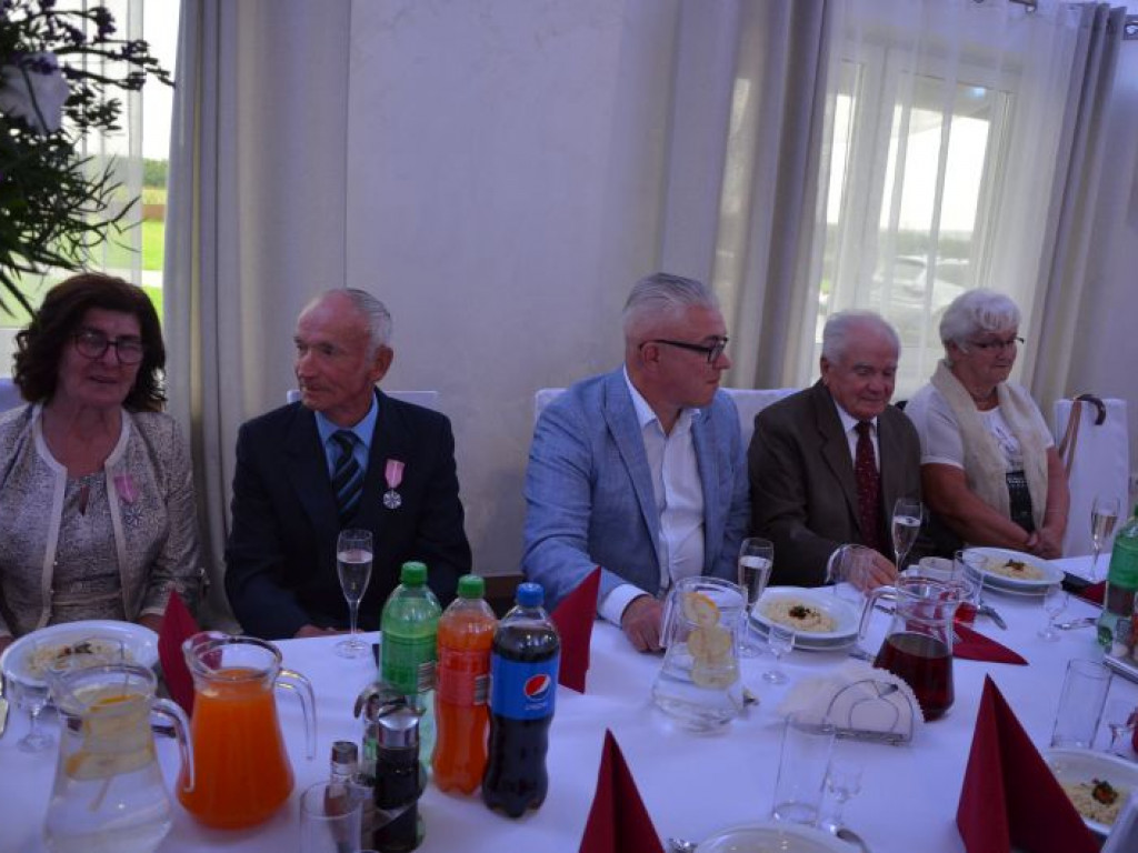 Blisko 50 par małżeńskich z gminy Klimontów otrzymało medale nadane przez Prezydenta RP [zdjęcia]