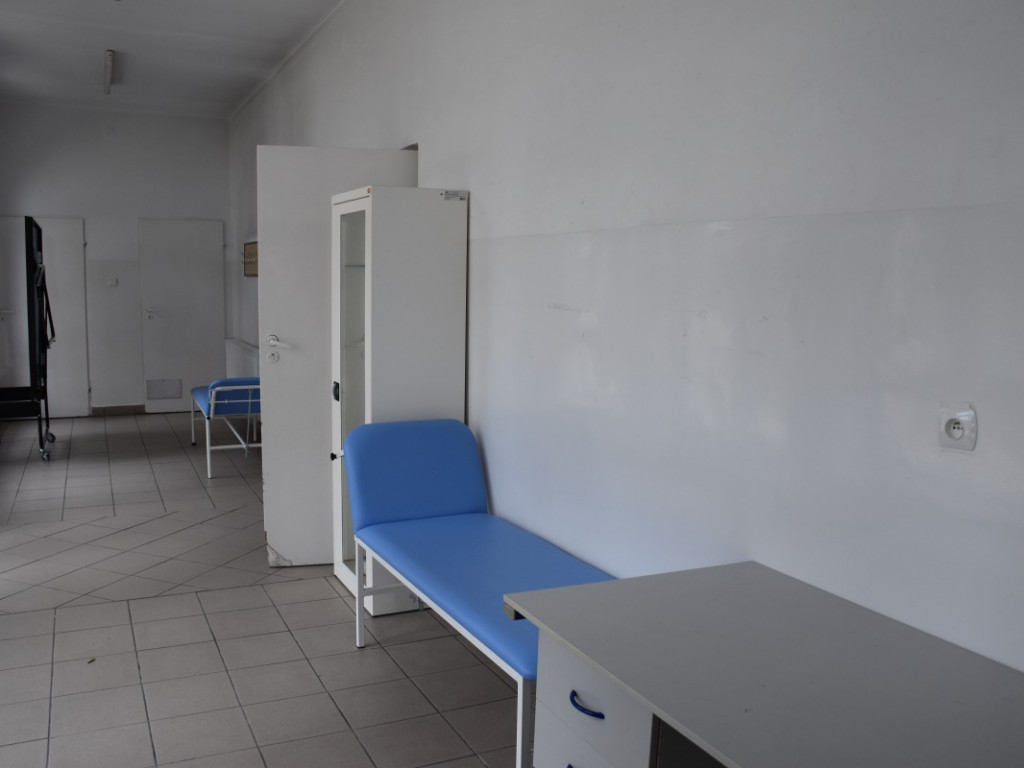 Nowa sala gimnastyczna, dwie lekcyjne i siłownia już oficjalnie w Szkole Podstawowej w Chmielowie [zdjęcia]