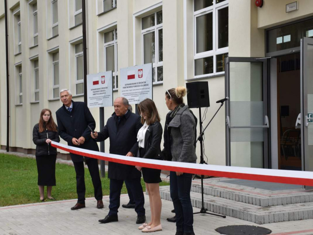 Nowa sala gimnastyczna, dwie lekcyjne i siłownia już oficjalnie w Szkole Podstawowej w Chmielowie [zdjęcia]