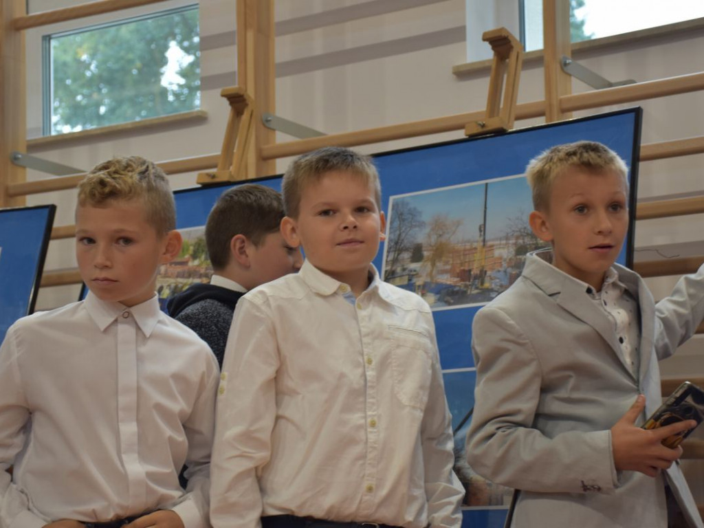 Nowa sala gimnastyczna, dwie lekcyjne i siłownia już oficjalnie w Szkole Podstawowej w Chmielowie [zdjęcia]