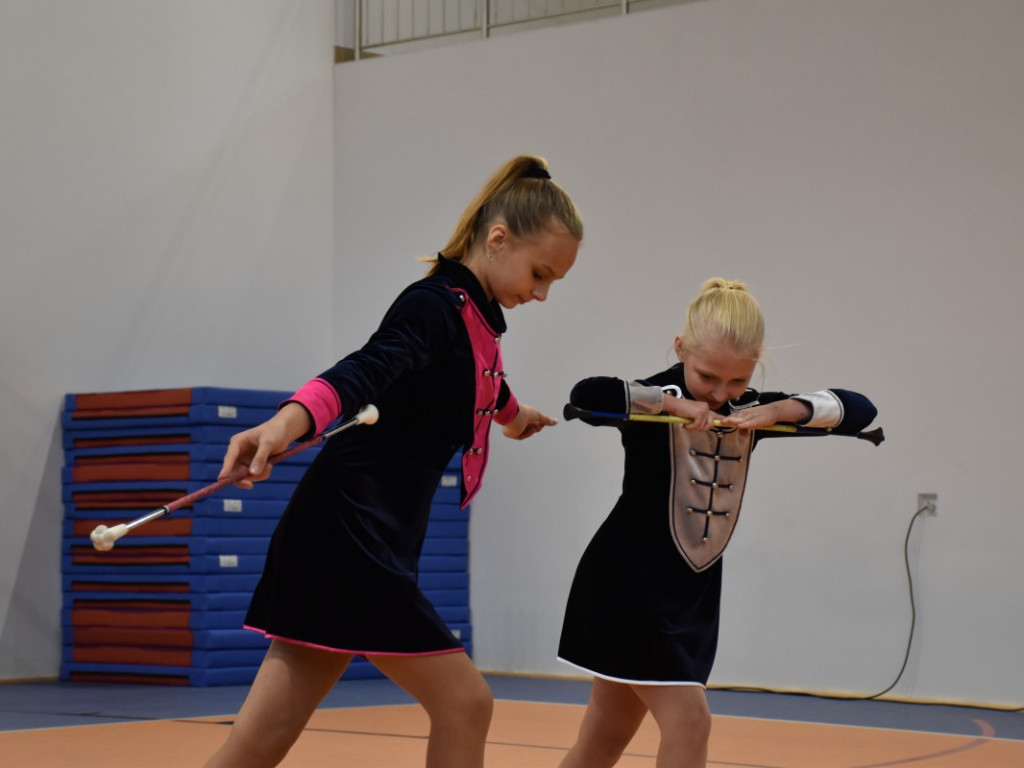 Nowa sala gimnastyczna, dwie lekcyjne i siłownia już oficjalnie w Szkole Podstawowej w Chmielowie [zdjęcia]