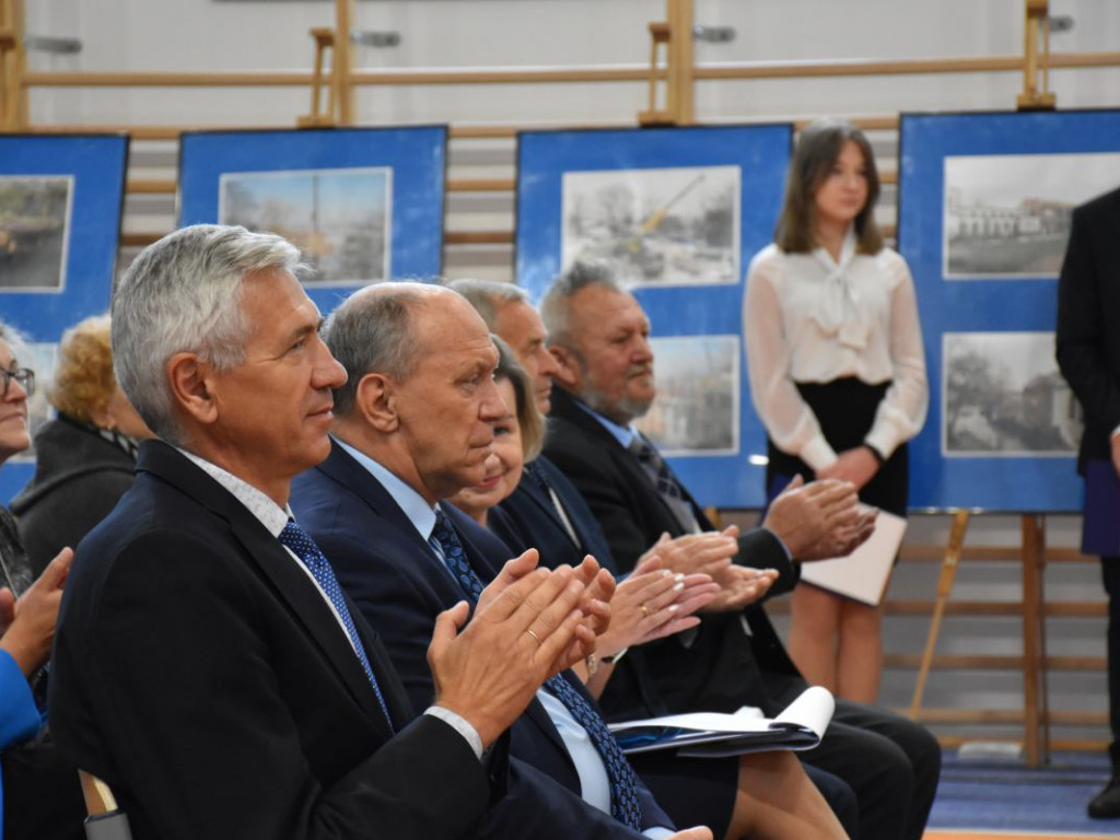Nowa sala gimnastyczna, dwie lekcyjne i siłownia już oficjalnie w Szkole Podstawowej w Chmielowie [zdjęcia]