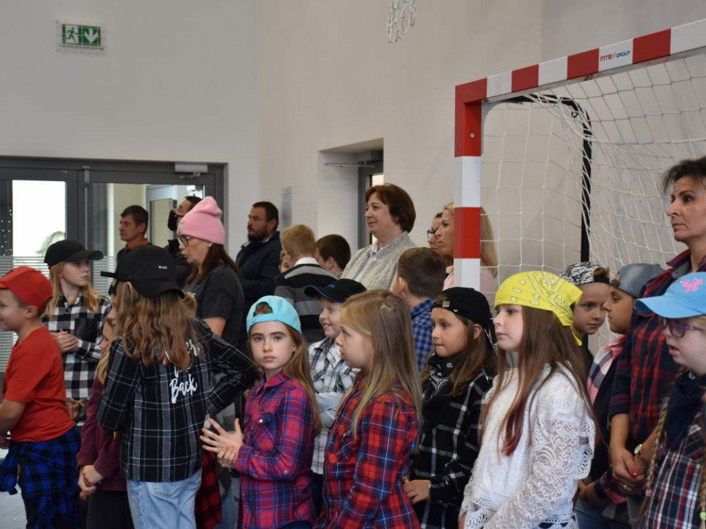 Nowa sala gimnastyczna, dwie lekcyjne i siłownia już oficjalnie w Szkole Podstawowej w Chmielowie [zdjęcia]