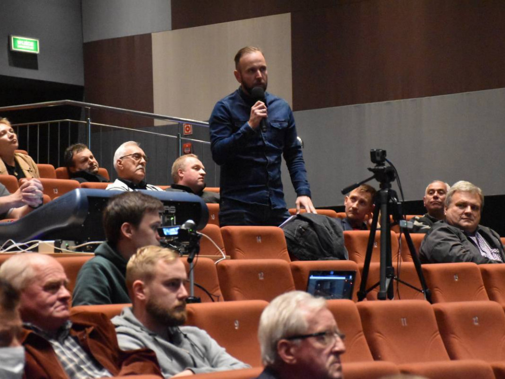 Spotkanie w sprawie obwodnicy Nowej Dęby. Mieszkańcy za jednym z wariantów [zdjęcia]