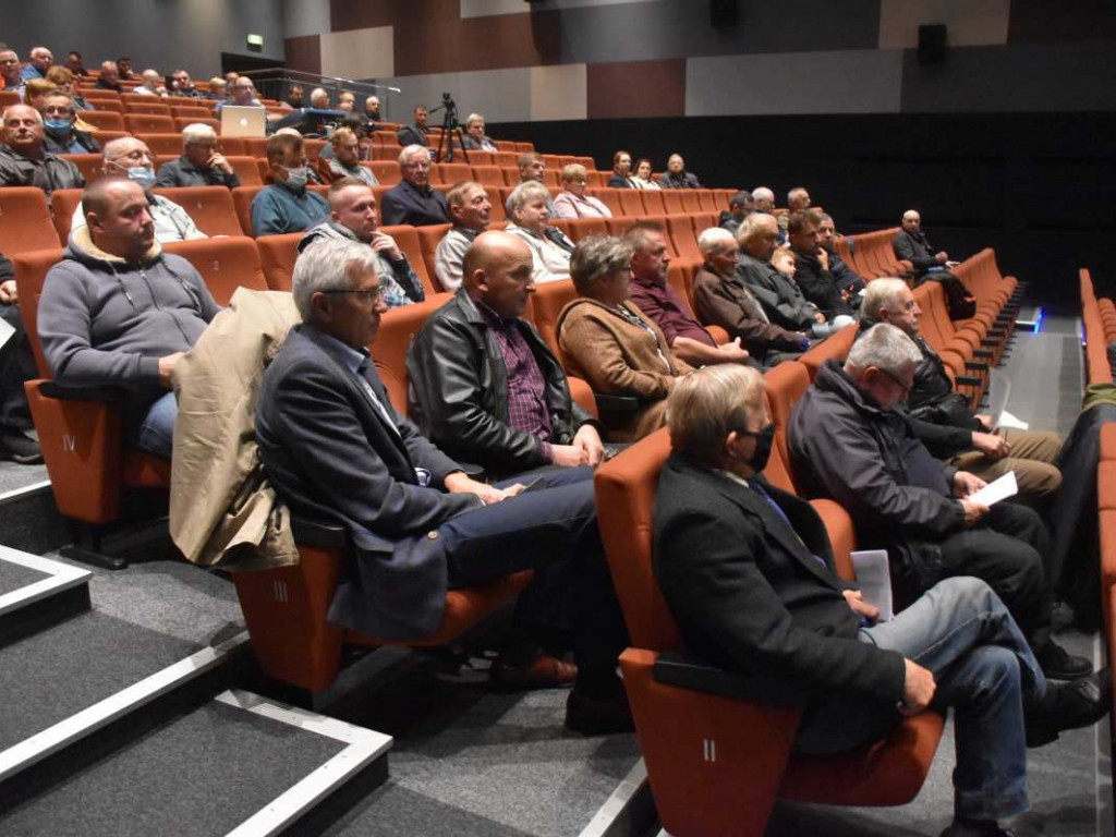 Spotkanie w sprawie obwodnicy Nowej Dęby. Mieszkańcy za jednym z wariantów [zdjęcia]