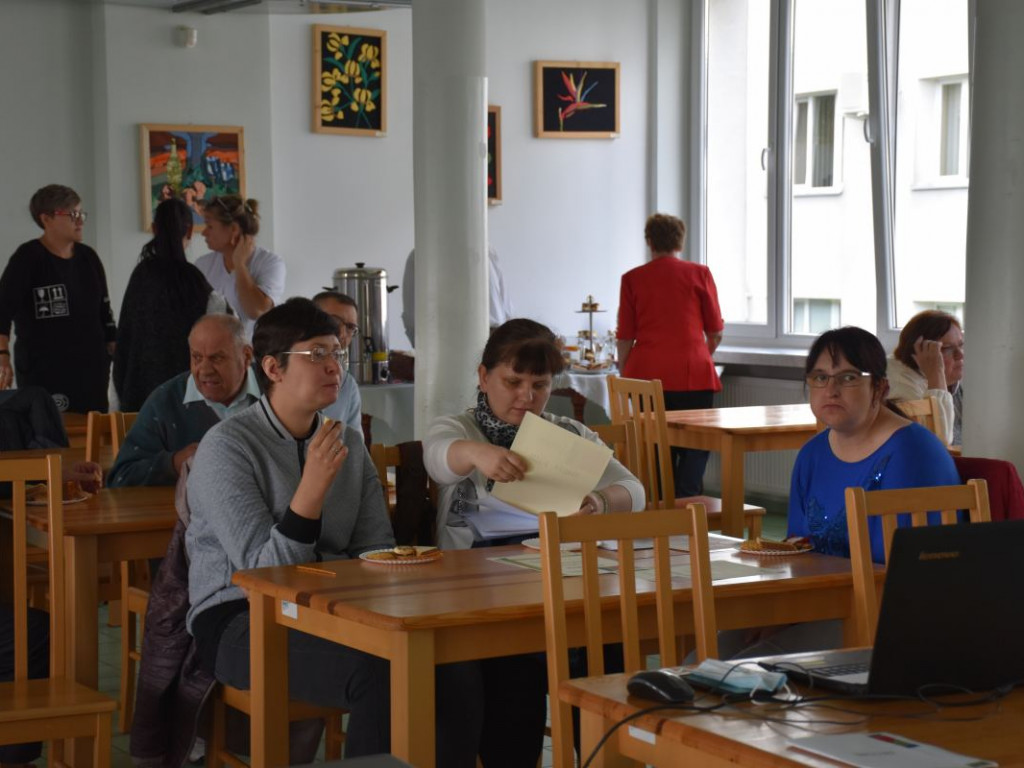 Tańczyli, malowali i łamali stereotypy. Finał Tarnobrzeskich Dni Solidarności z Osobami Chorującymi Psychicznie [zdjęcia]