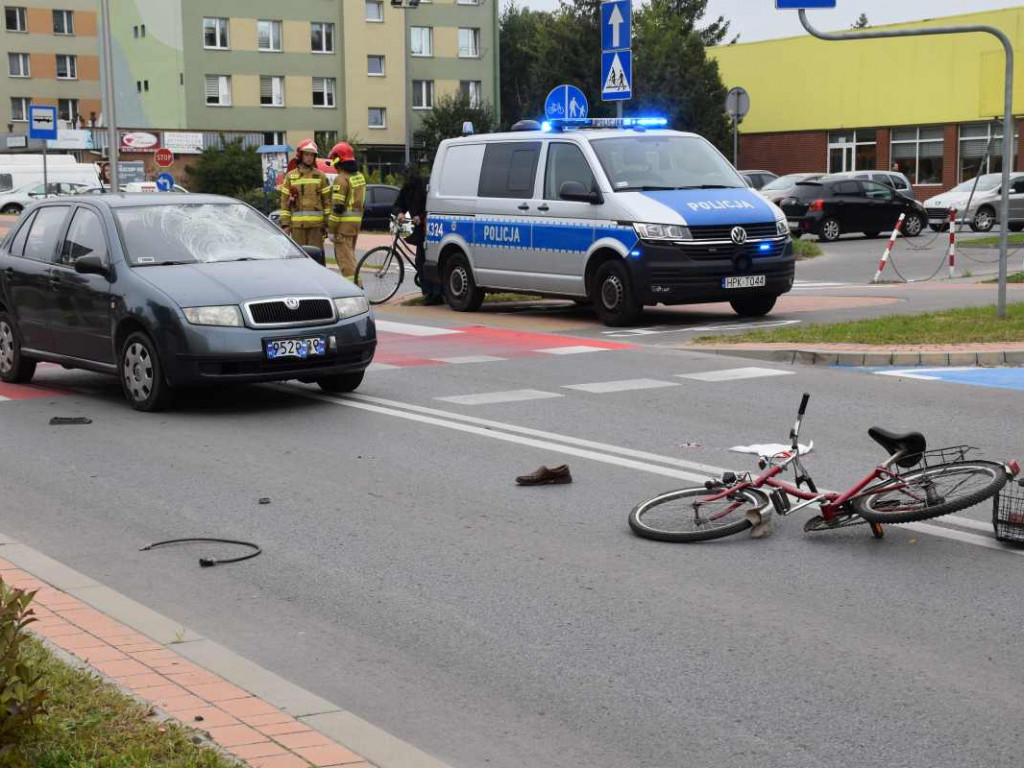 Potrącenie rowerzysty na ul. Kopernika w Tarnobrzegu. Ranny 89-latek trafił do szpitala [AKTUALIZACJA][zdjęcia]