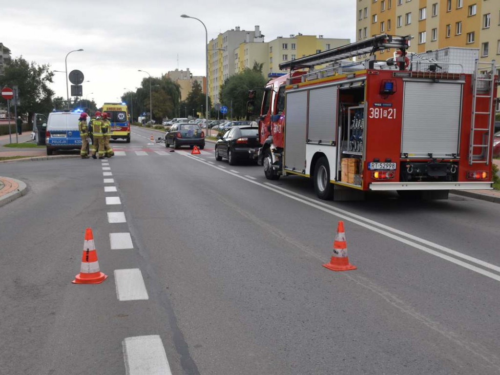 Potrącenie rowerzysty na ul. Kopernika w Tarnobrzegu. Ranny 89-latek trafił do szpitala [AKTUALIZACJA][zdjęcia]