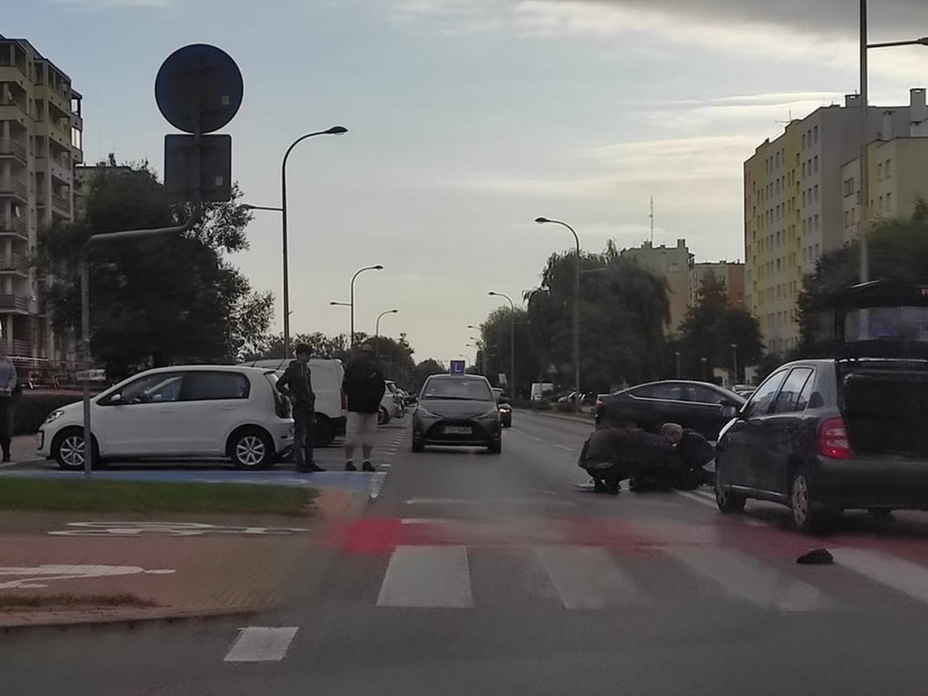 Potrącenie rowerzysty na ul. Kopernika w Tarnobrzegu. Ranny 89-latek trafił do szpitala [AKTUALIZACJA][zdjęcia]