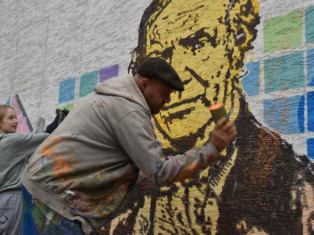 Na ścianie TDK namalowali mural z wizerunkiem Stanisława Jachowicza [zdjęcia]