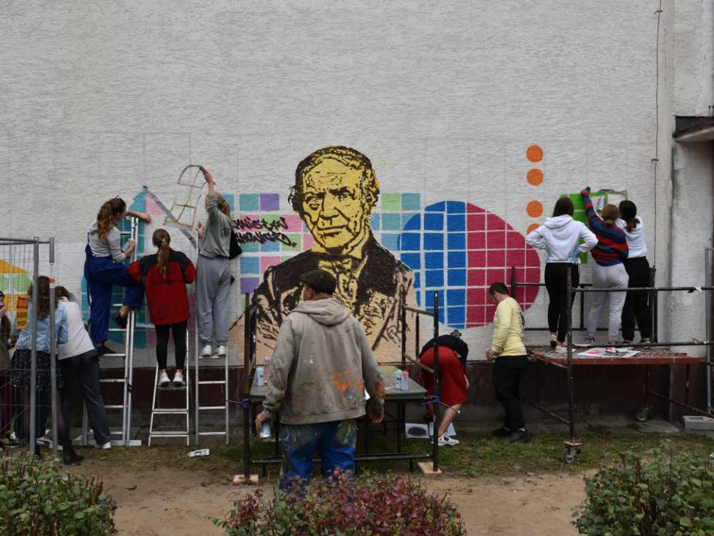 Na ścianie TDK namalowali mural z wizerunkiem Stanisława Jachowicza [zdjęcia]