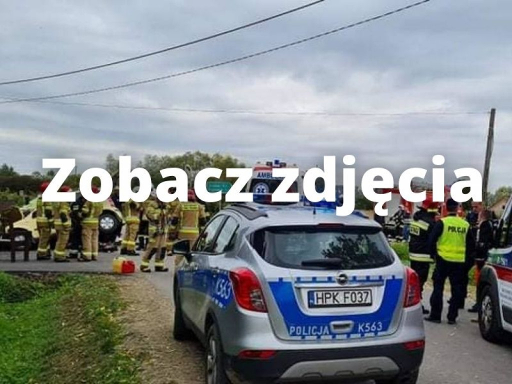 Poważne zderzenie osobówek. 80-latek z obrażeniami trafił do szpitala [zdjęcia]