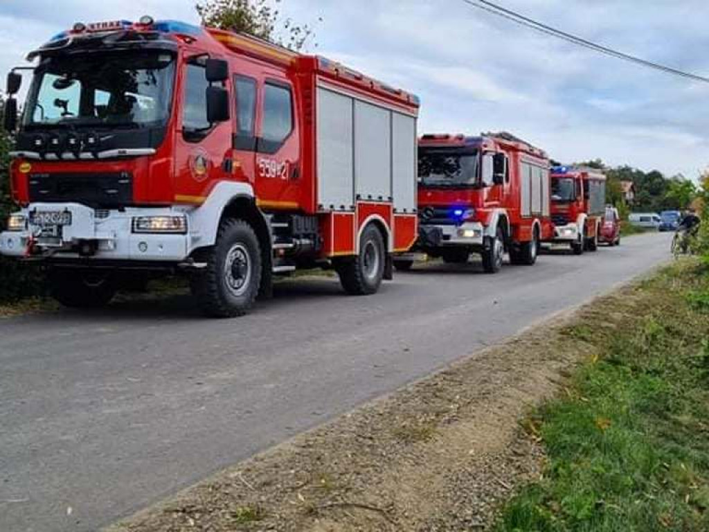Poważne zderzenie osobówek. 80-latek z obrażeniami trafił do szpitala [zdjęcia]