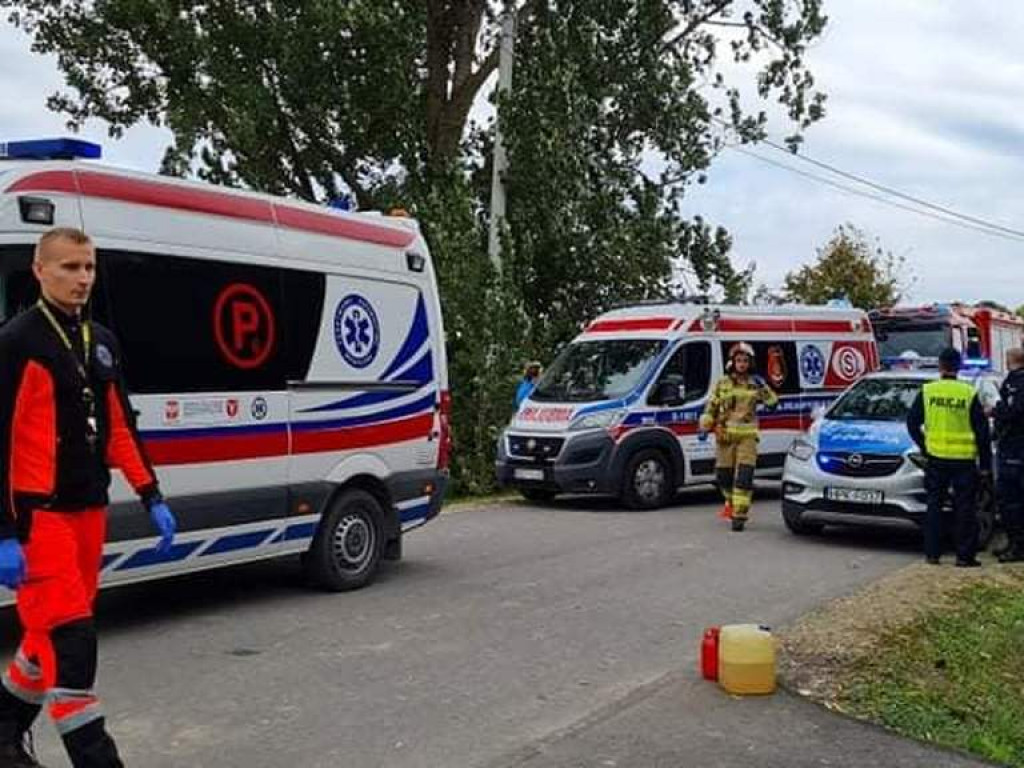 Poważne zderzenie osobówek. 80-latek z obrażeniami trafił do szpitala [zdjęcia]