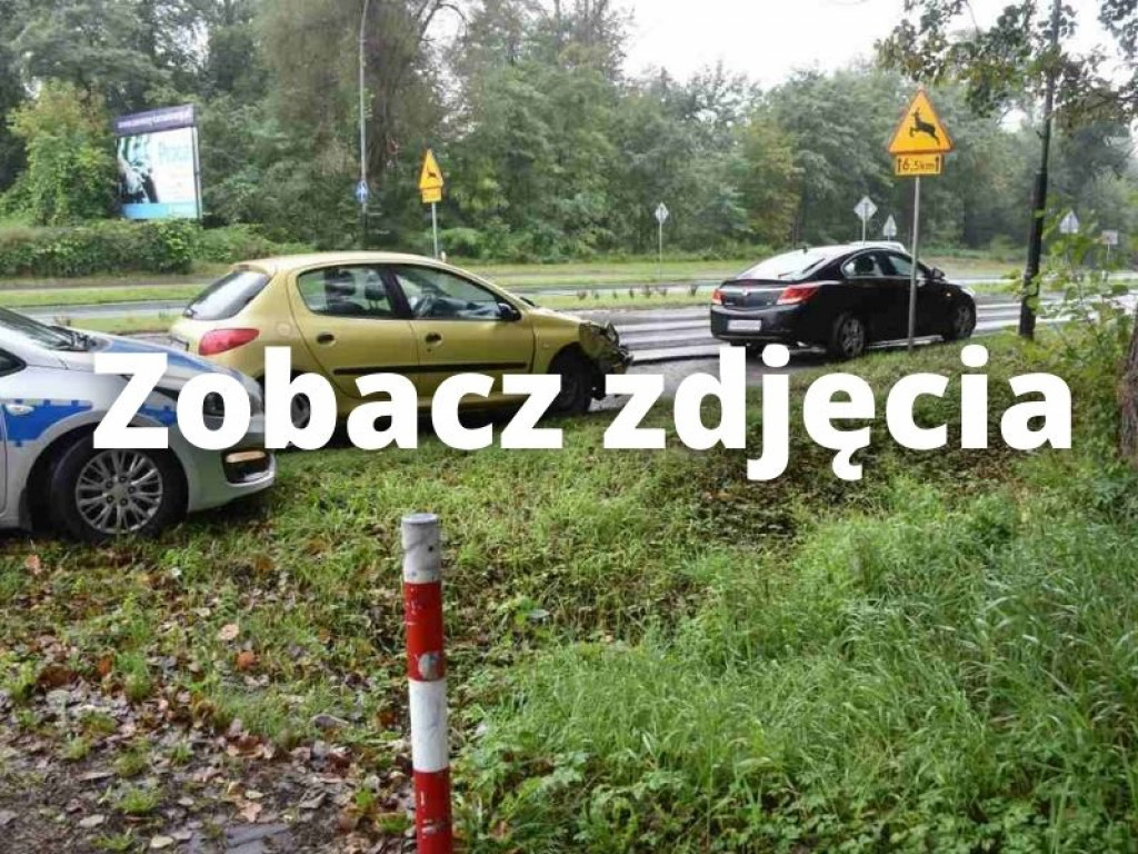 Zderzenie dwóch osobówek na tarnobrzeskiej Wisłostradzie [zdjęcia]