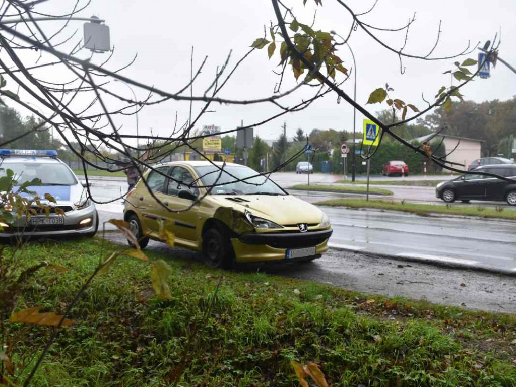 Zderzenie dwóch osobówek na tarnobrzeskiej Wisłostradzie [zdjęcia]