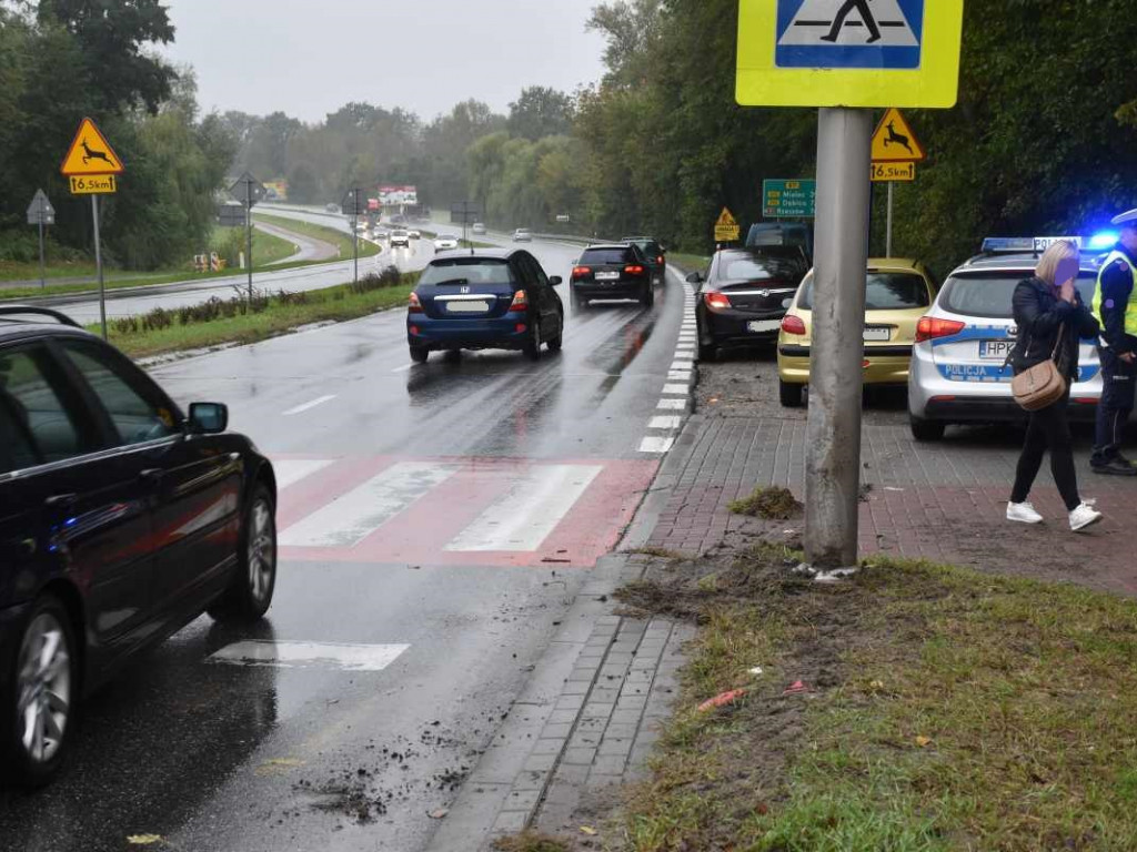 Zderzenie dwóch osobówek na tarnobrzeskiej Wisłostradzie [zdjęcia]