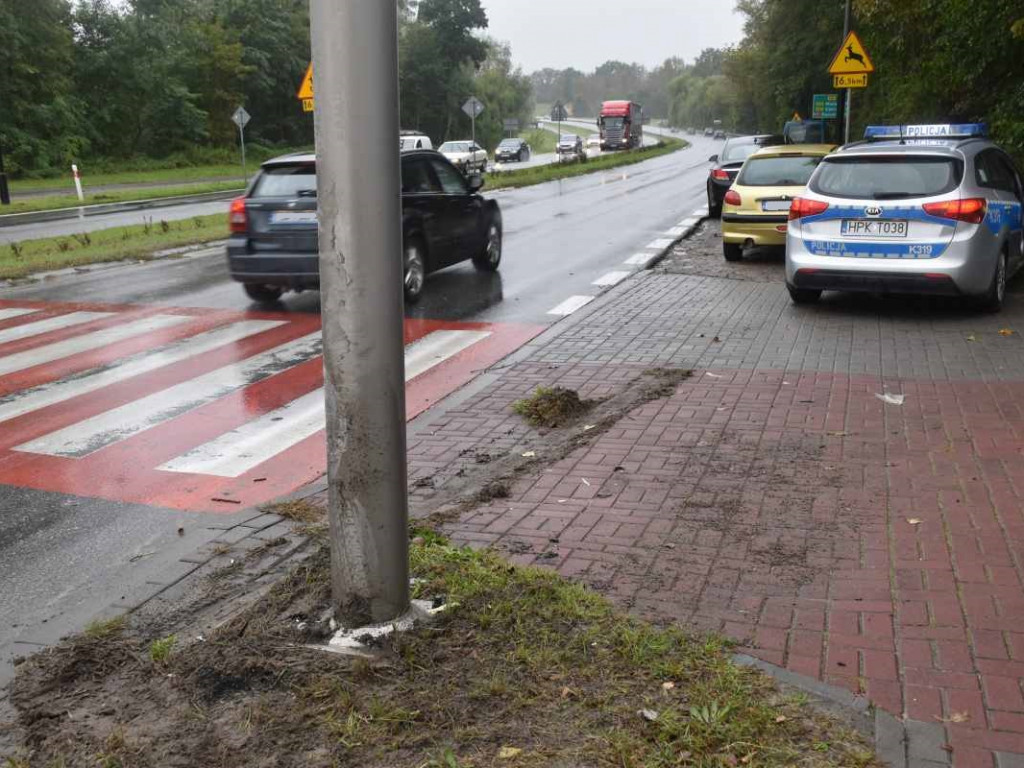 Zderzenie dwóch osobówek na tarnobrzeskiej Wisłostradzie [zdjęcia]