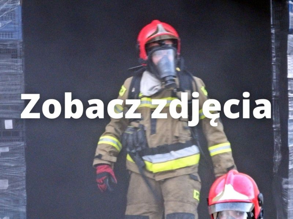 Pożar hali magazynowej w Chmielowie [zdjęcia][wideo]