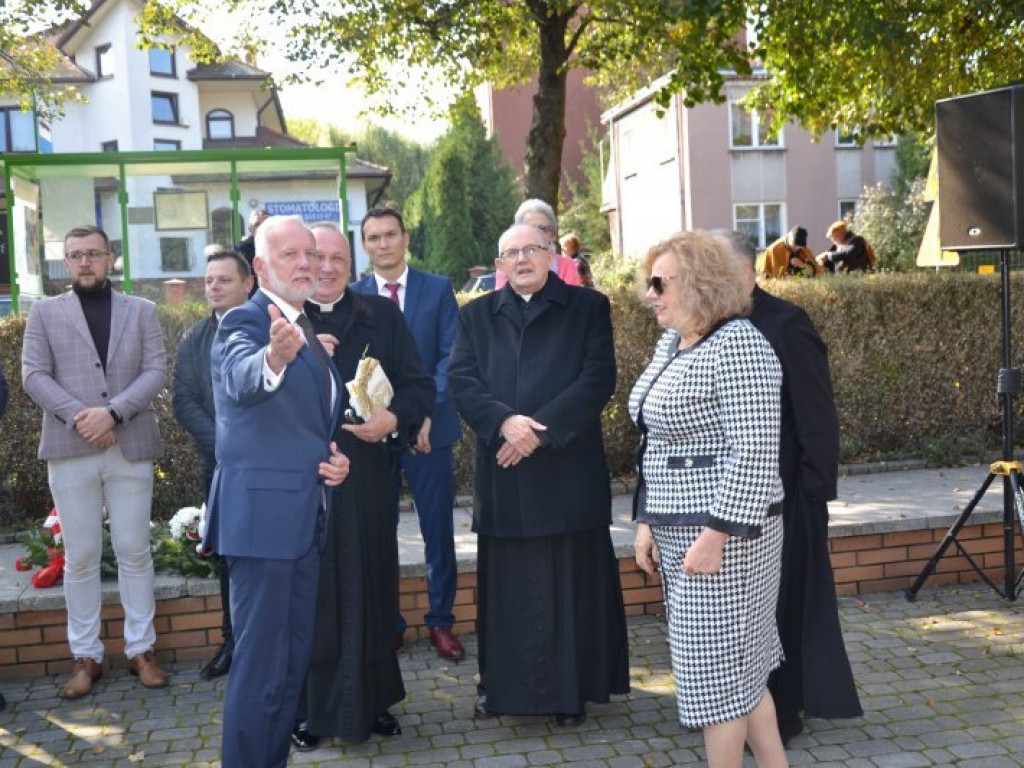W Tarnobrzegu odsłonięto popiersie księdza Michała Józefczyka [zdjęcia]