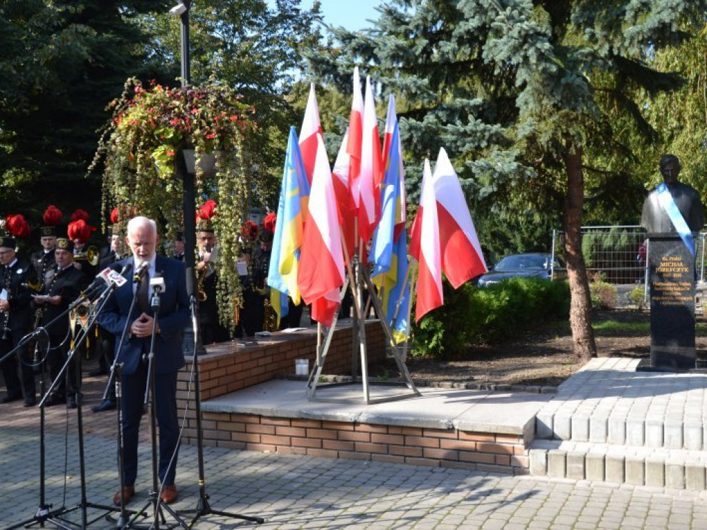 W Tarnobrzegu odsłonięto popiersie księdza Michała Józefczyka [zdjęcia]