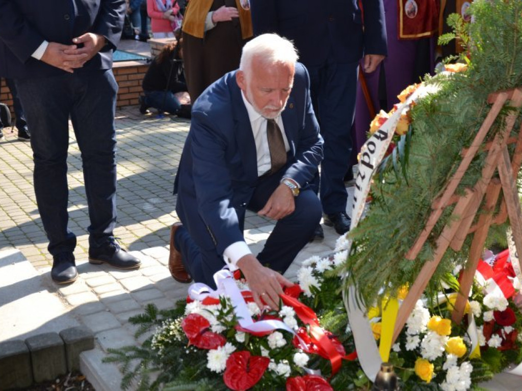 W Tarnobrzegu odsłonięto popiersie księdza Michała Józefczyka [zdjęcia]