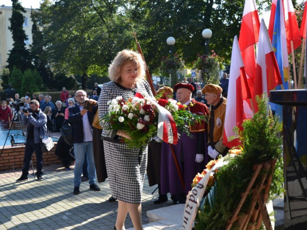 W Tarnobrzegu odsłonięto popiersie księdza Michała Józefczyka [zdjęcia]
