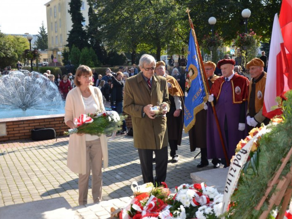 W Tarnobrzegu odsłonięto popiersie księdza Michała Józefczyka [zdjęcia]