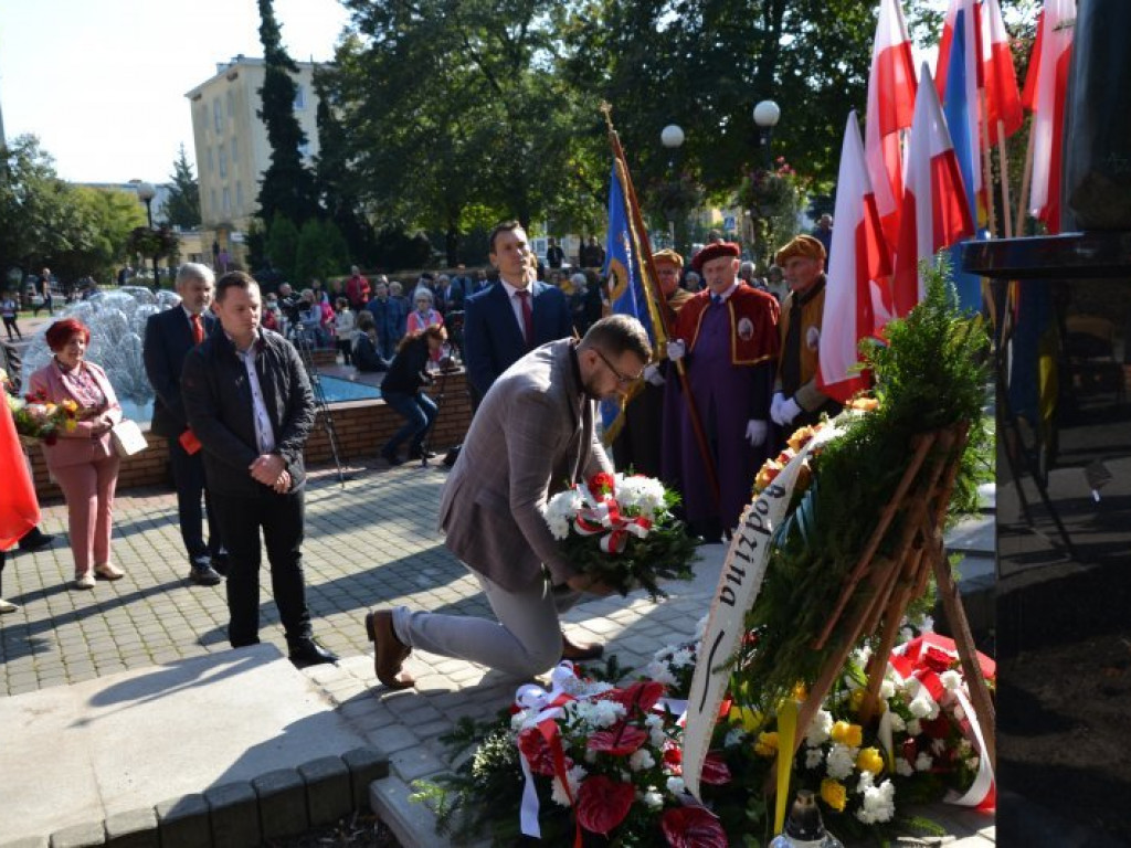W Tarnobrzegu odsłonięto popiersie księdza Michała Józefczyka [zdjęcia]