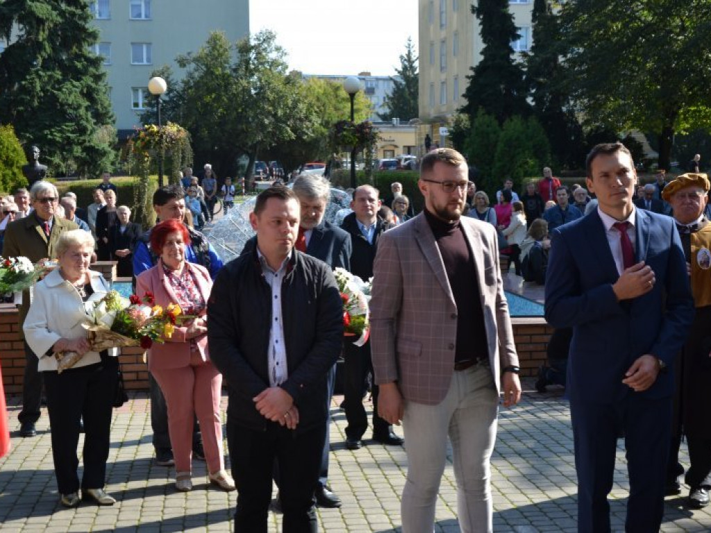 W Tarnobrzegu odsłonięto popiersie księdza Michała Józefczyka [zdjęcia]