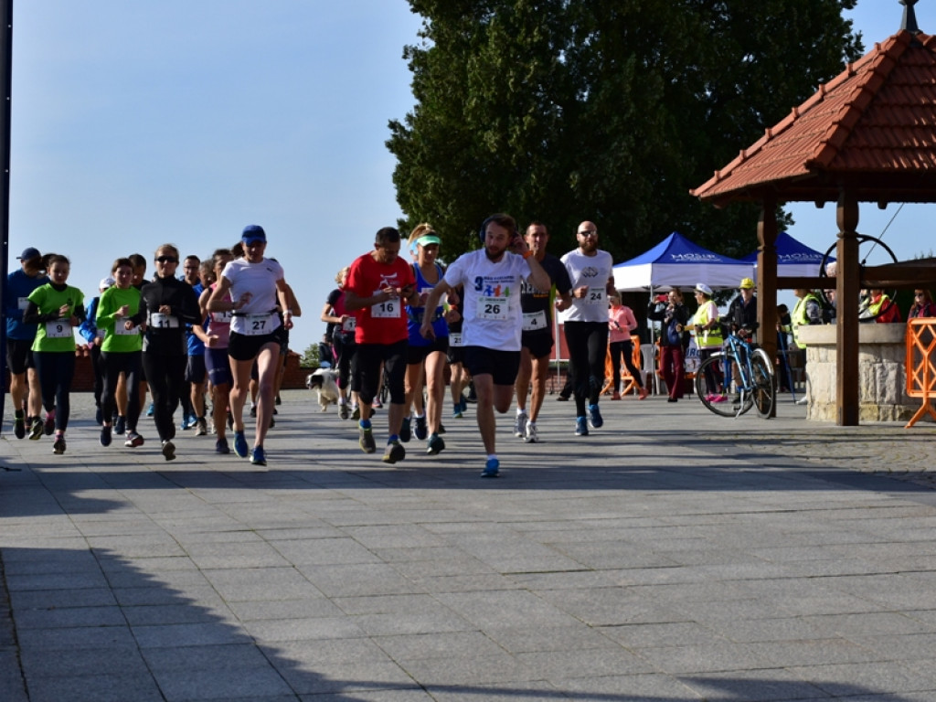 Sandomierz, gm. Samborzec. Pobiegli po zdrowie i ... wyjątkowe sandały [zdjęcia]