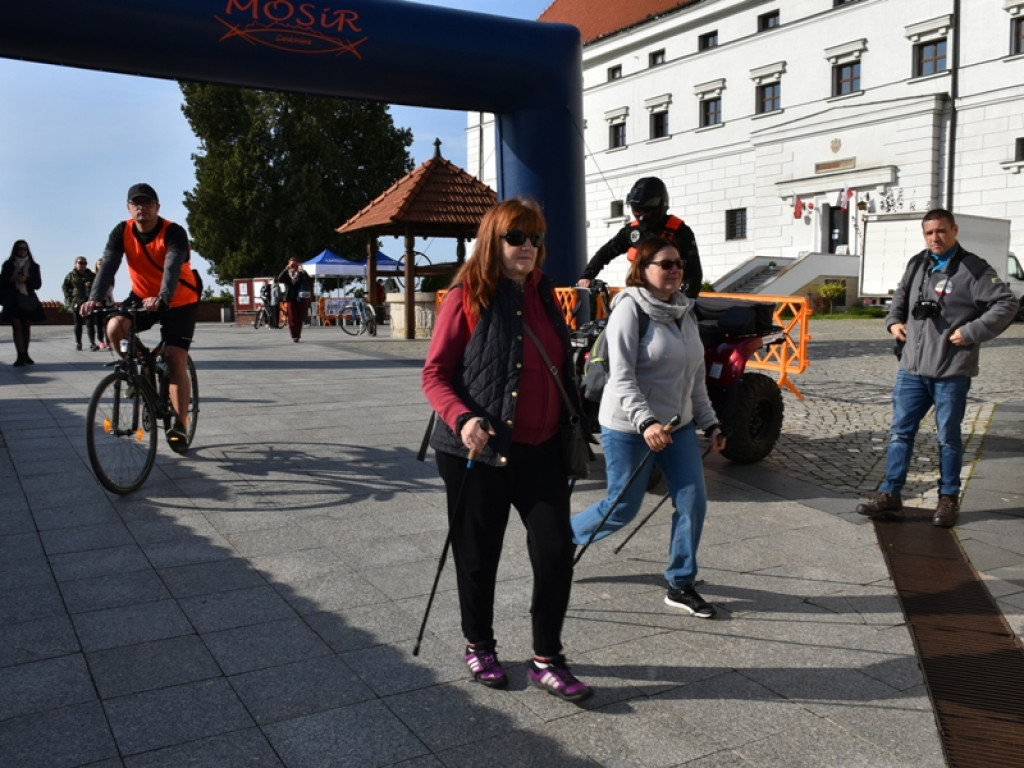 Sandomierz, gm. Samborzec. Pobiegli po zdrowie i ... wyjątkowe sandały [zdjęcia]