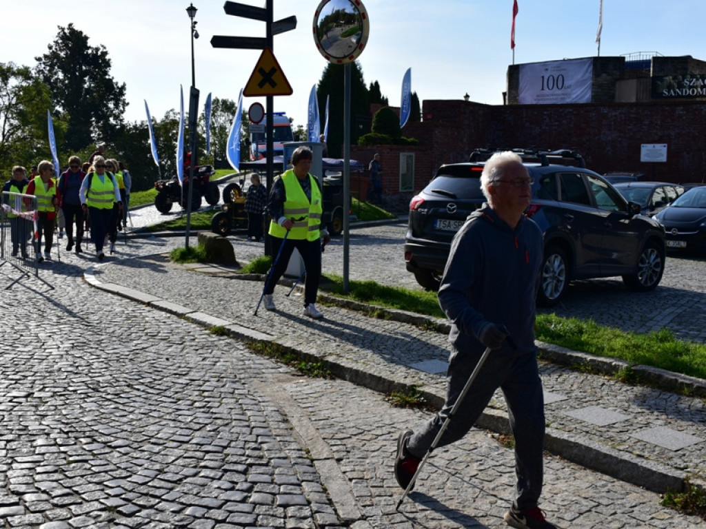 Sandomierz, gm. Samborzec. Pobiegli po zdrowie i ... wyjątkowe sandały [zdjęcia]