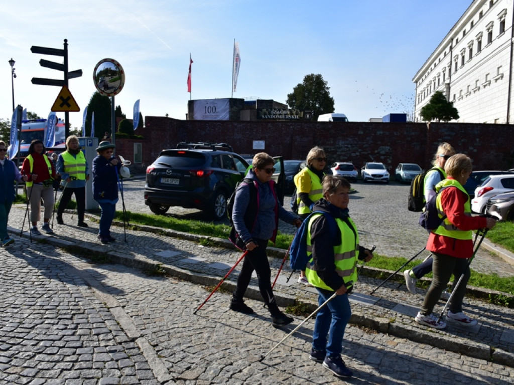 Sandomierz, gm. Samborzec. Pobiegli po zdrowie i ... wyjątkowe sandały [zdjęcia]
