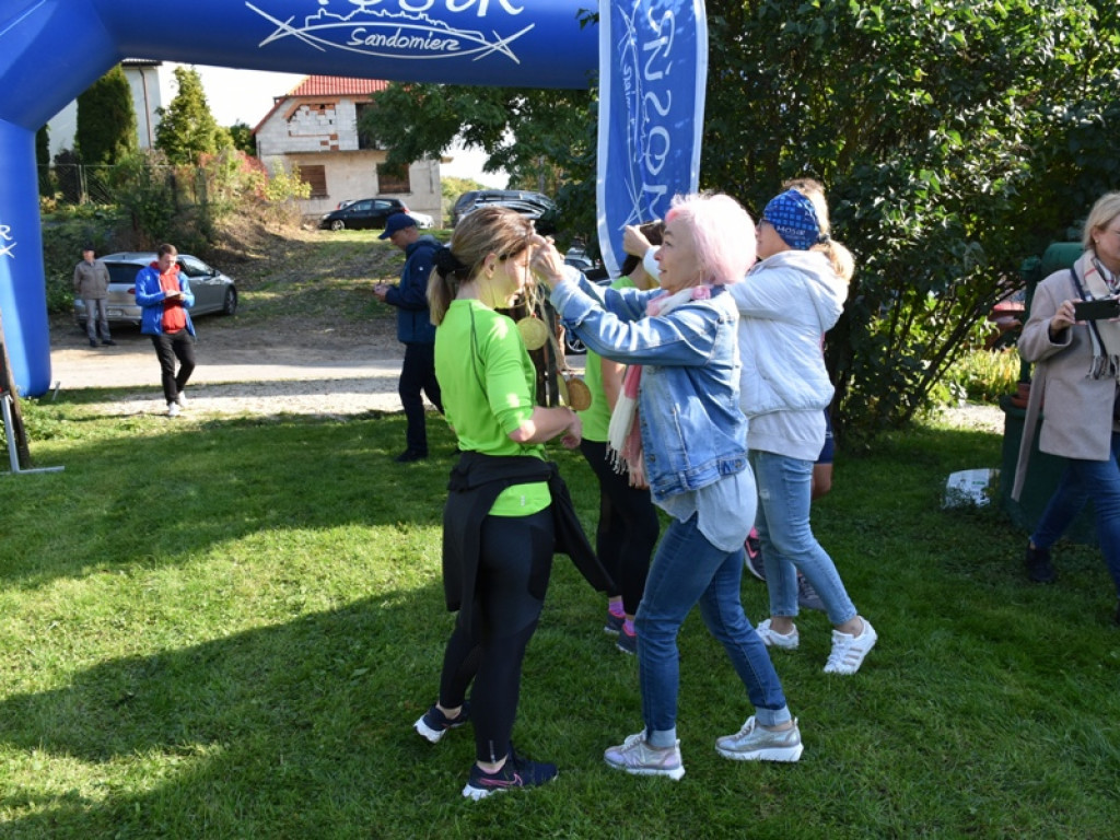 Sandomierz, gm. Samborzec. Pobiegli po zdrowie i ... wyjątkowe sandały [zdjęcia]