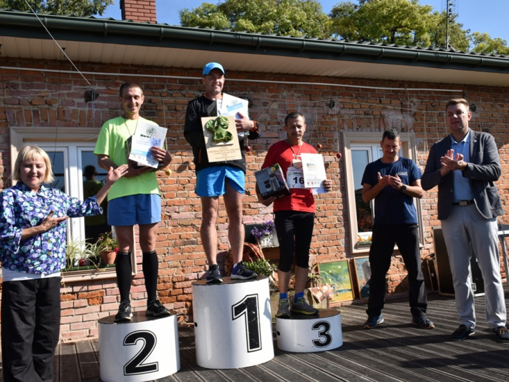 Sandomierz, gm. Samborzec. Pobiegli po zdrowie i ... wyjątkowe sandały [zdjęcia]