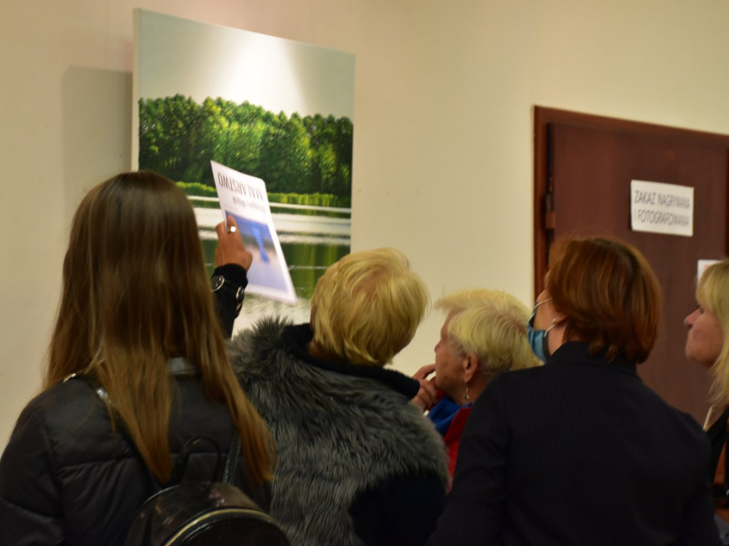 Wernisaż malarstwa Grzegorza Wójcika w Tarnobrzeskim Domu Kultury [zdjęcia]