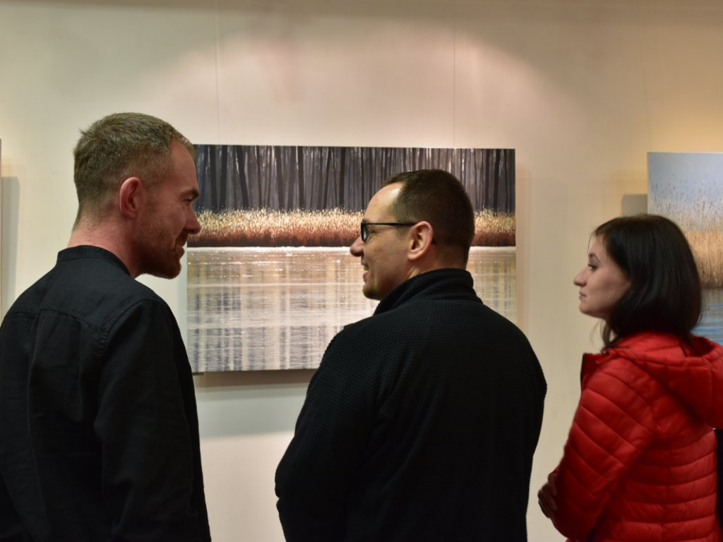 Wernisaż malarstwa Grzegorza Wójcika w Tarnobrzeskim Domu Kultury [zdjęcia]