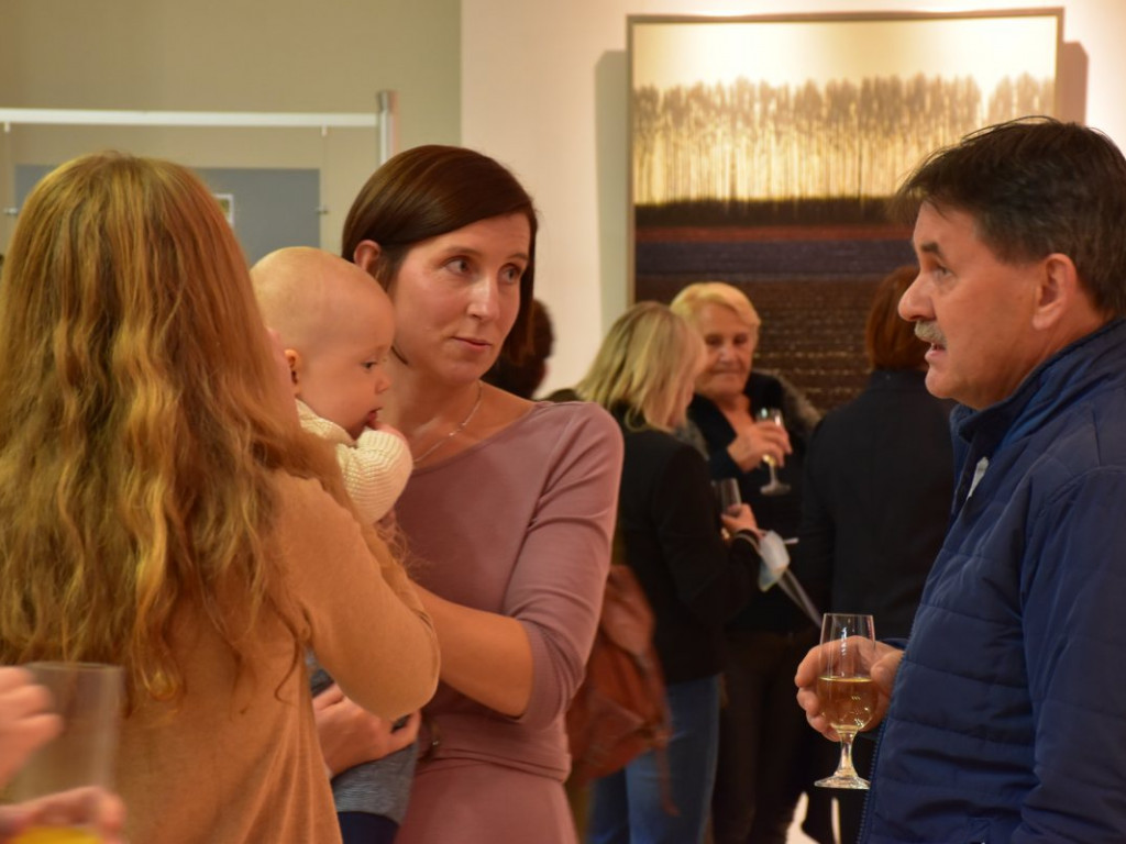Wernisaż malarstwa Grzegorza Wójcika w Tarnobrzeskim Domu Kultury [zdjęcia]