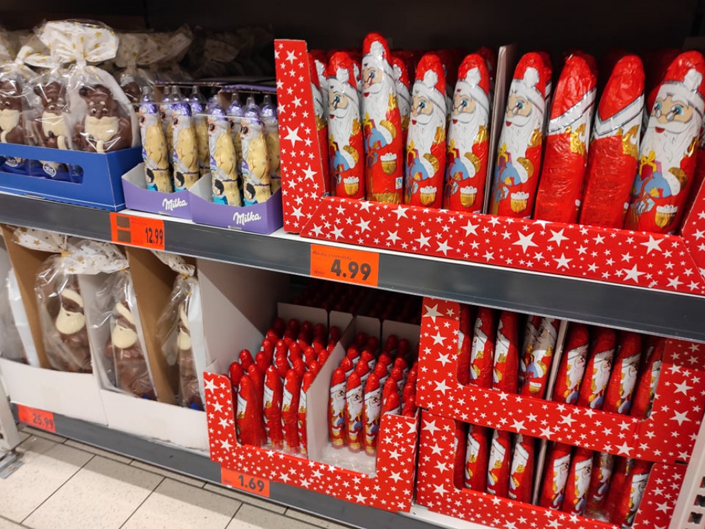 Mikołaje, bałwany i wiele innych świątecznych ozdób można już kupić w tarnobrzeskim Kauflandzie [zdjęcia]