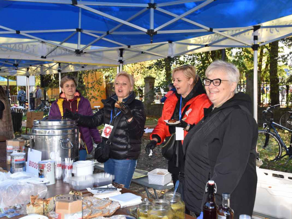 Tarnobrzeg. 27 tys. zł udało się zebrać podczas charytatywnego kiermaszu ciast dla Leonka [zdjęcia]