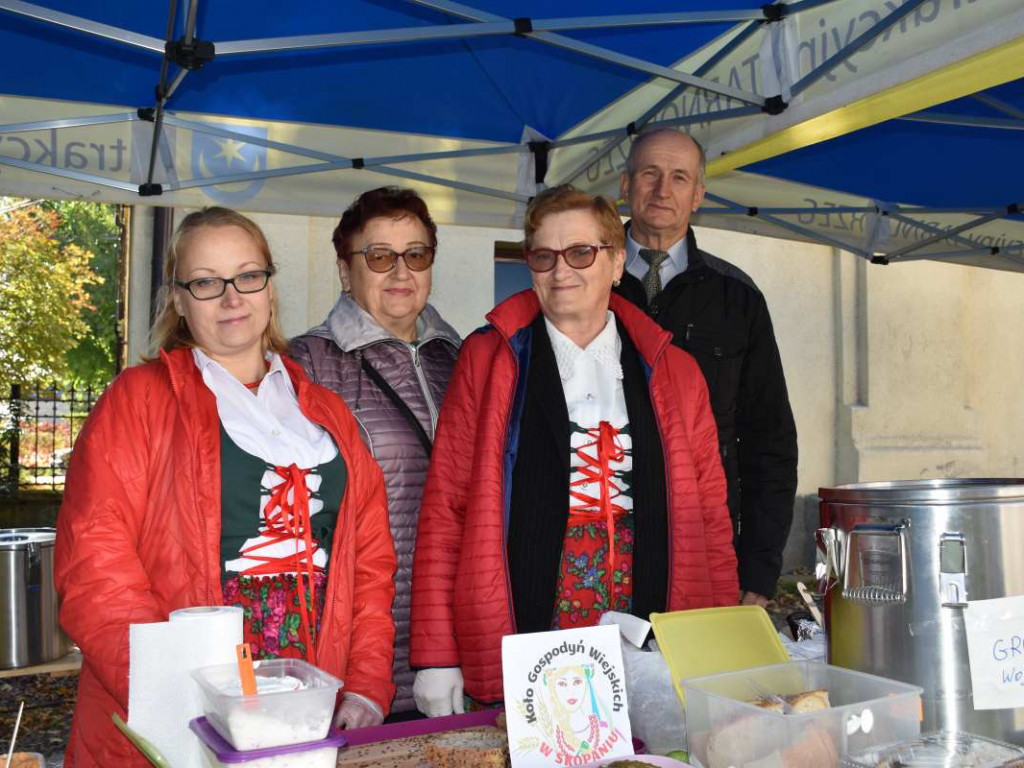 Tarnobrzeg. 27 tys. zł udało się zebrać podczas charytatywnego kiermaszu ciast dla Leonka [zdjęcia]