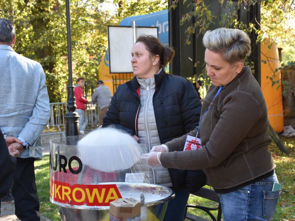 Tarnobrzeg. 27 tys. zł udało się zebrać podczas charytatywnego kiermaszu ciast dla Leonka [zdjęcia]