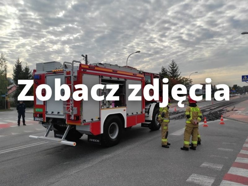 Ogromne korki na Wisłostradzie w Tarnobrzegu. Na jezdni jest rozlana substancja [zdjęcia]